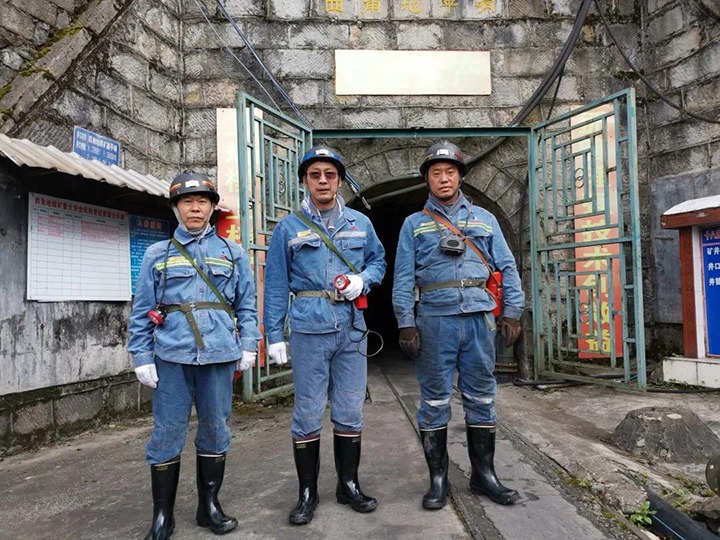 集团副总司理缪和星一行到四角地煤矿督导调研