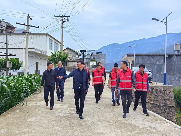 【聚焦云煤】集团党委副书记、副董事长、总司理高建嵩到大关县寿山镇调研慰问驻村事情职员